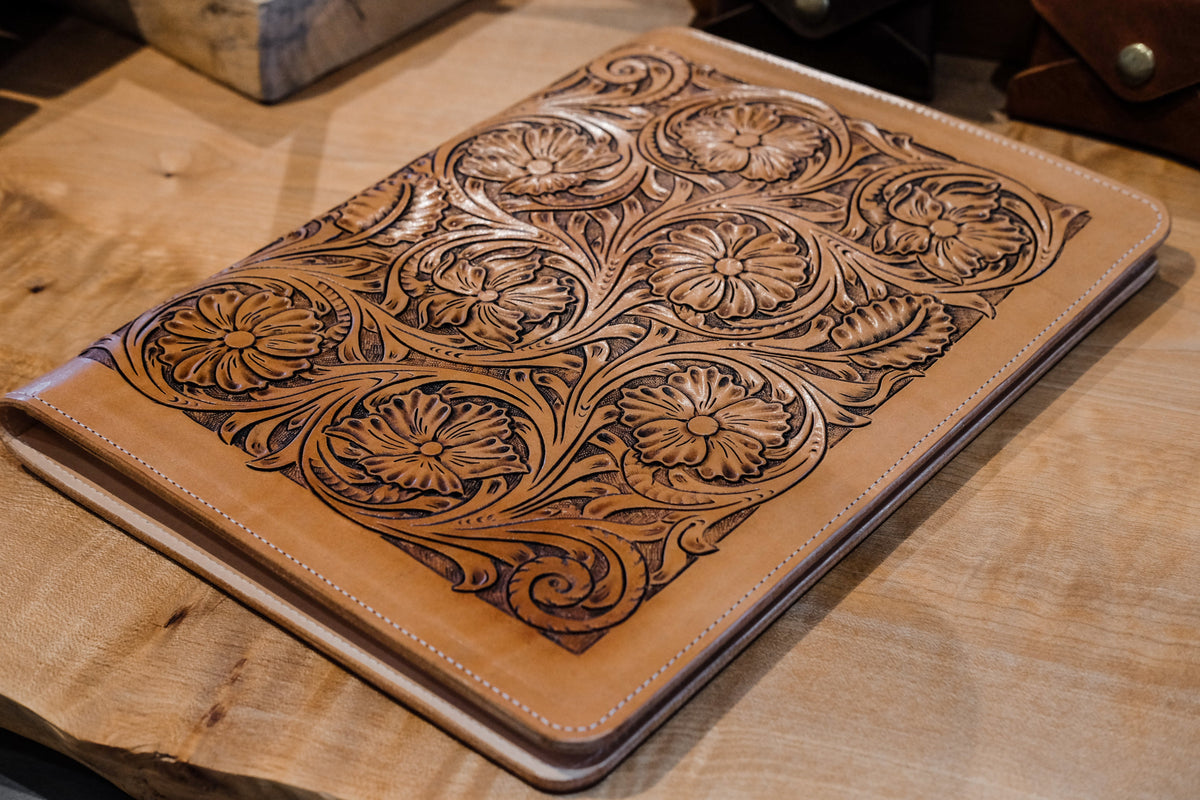 Twisted Arrow Goods - Sylvester Padfolio - Sheridan Collection